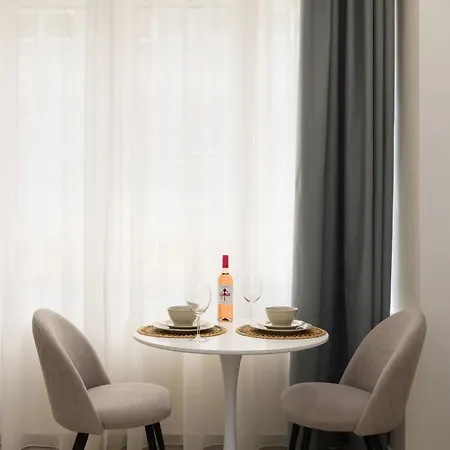 Apartmán Ly Emerald Center *